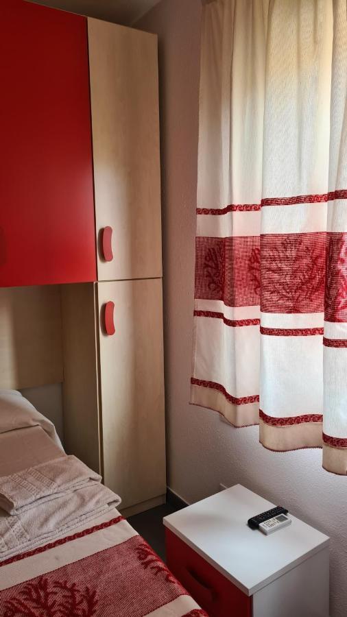 Red & Blue Rooms 올비아 외부 사진